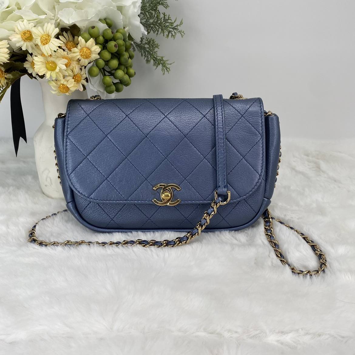 Pre-owned Chanel Blue Diamond Pattern Calfskin Crossbody Bag-HZ