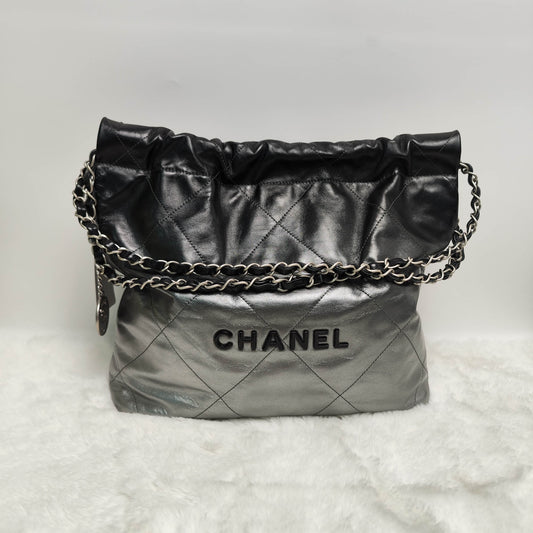Pre-owned Chanel 22 Silver and Black Calfskin Bag-HZ
