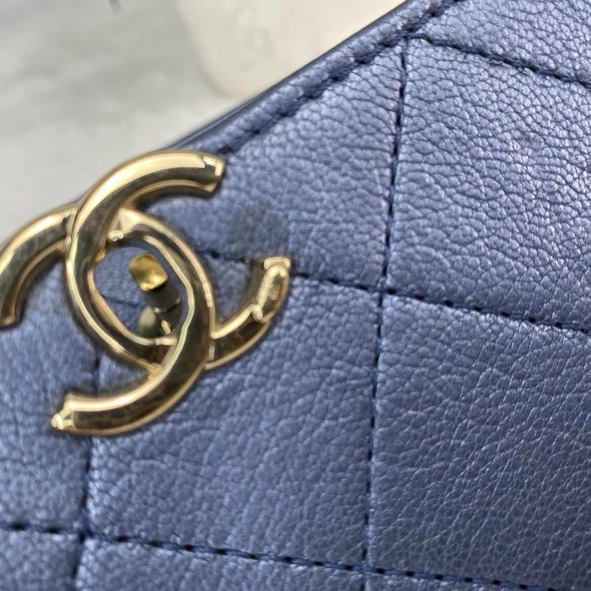 Pre-owned Chanel Blue Diamond Pattern Calfskin Crossbody Bag-HZ