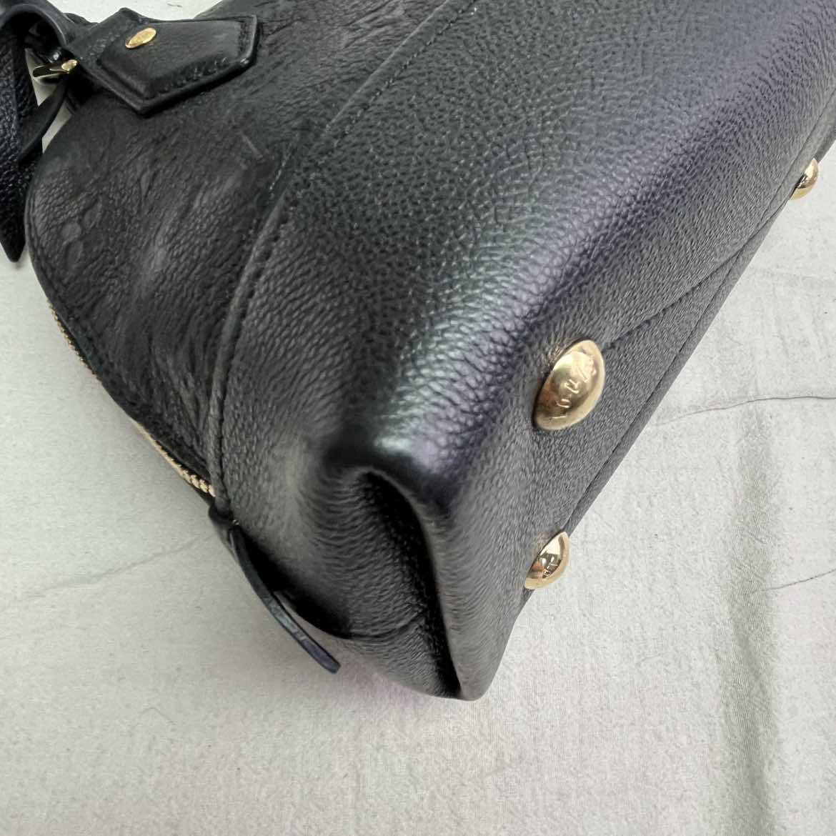 Pre-Owned Louis Vuitton Neo Alma Black Calfskin Leather Shoulder Bag T10350386