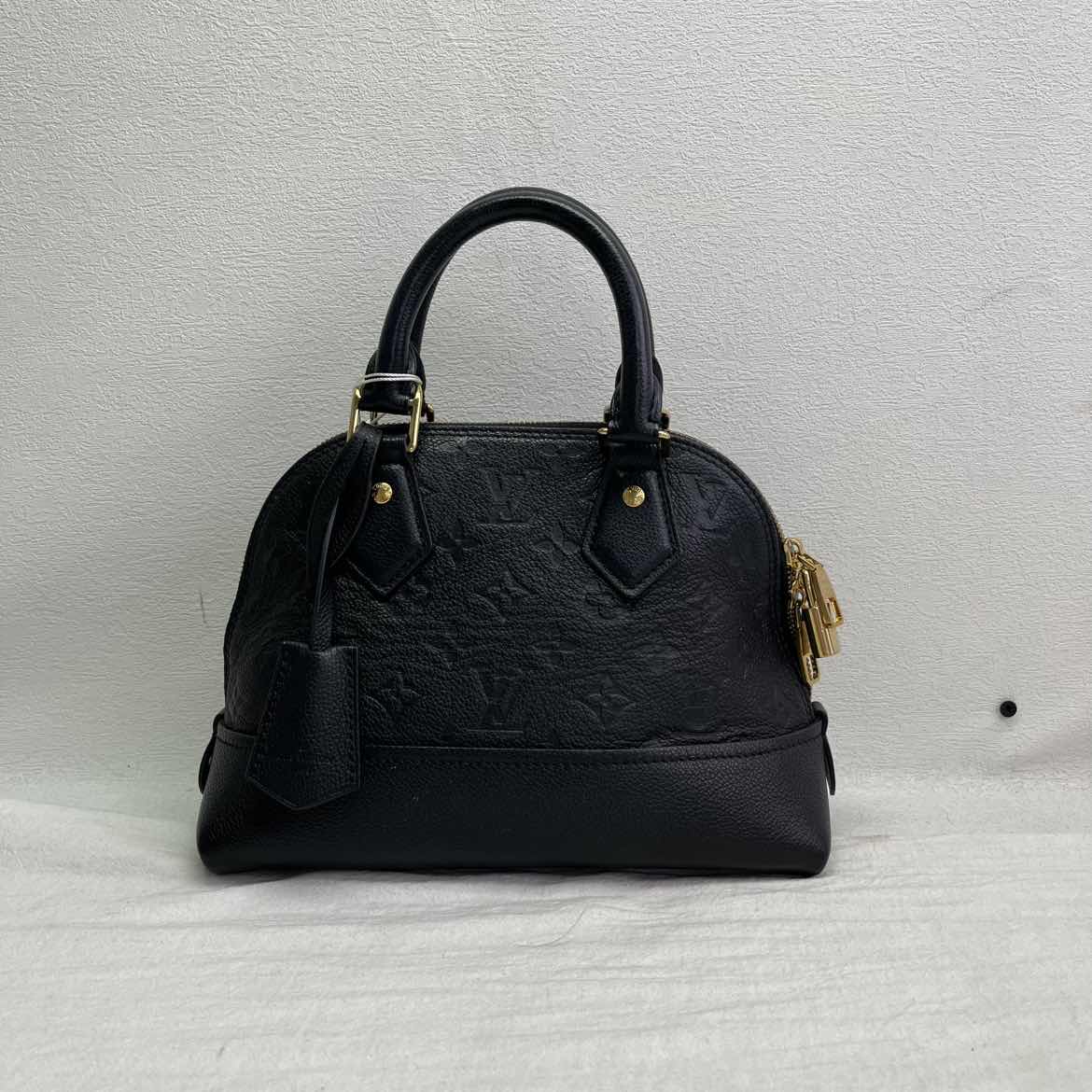 Pre-Owned Louis Vuitton Neo Alma Black Calfskin Leather Shoulder Bag T10350386