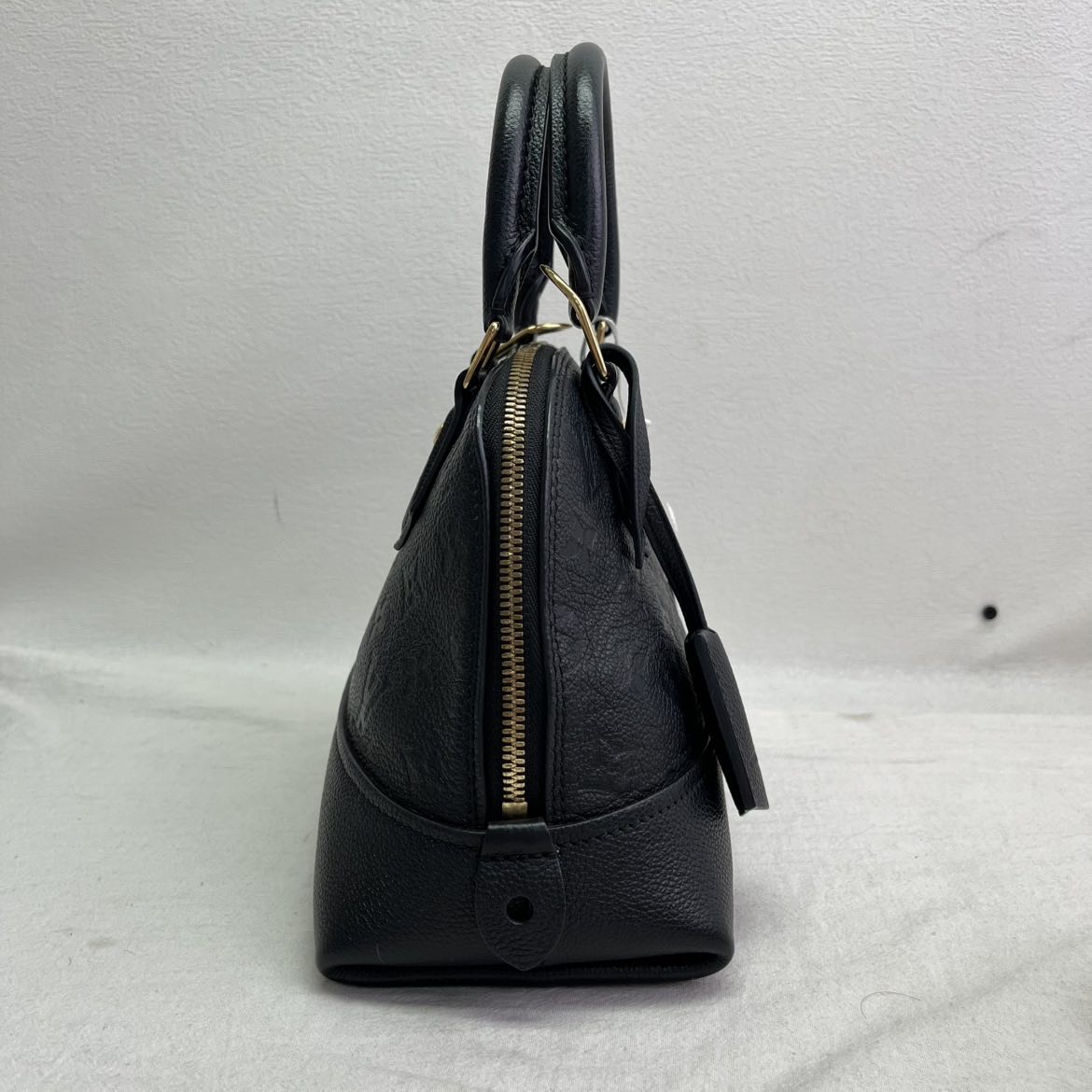 Pre-Owned Louis Vuitton Neo Alma Black Calfskin Leather Shoulder Bag T10350386