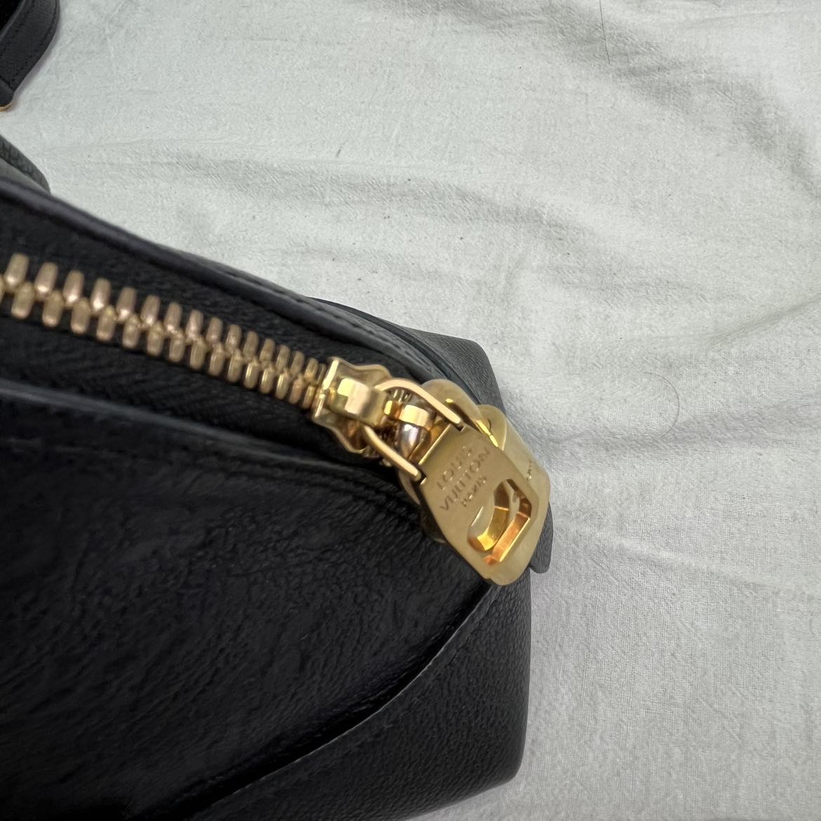 Pre-Owned Louis Vuitton Neo Alma Black Calfskin Leather Shoulder Bag T10350386