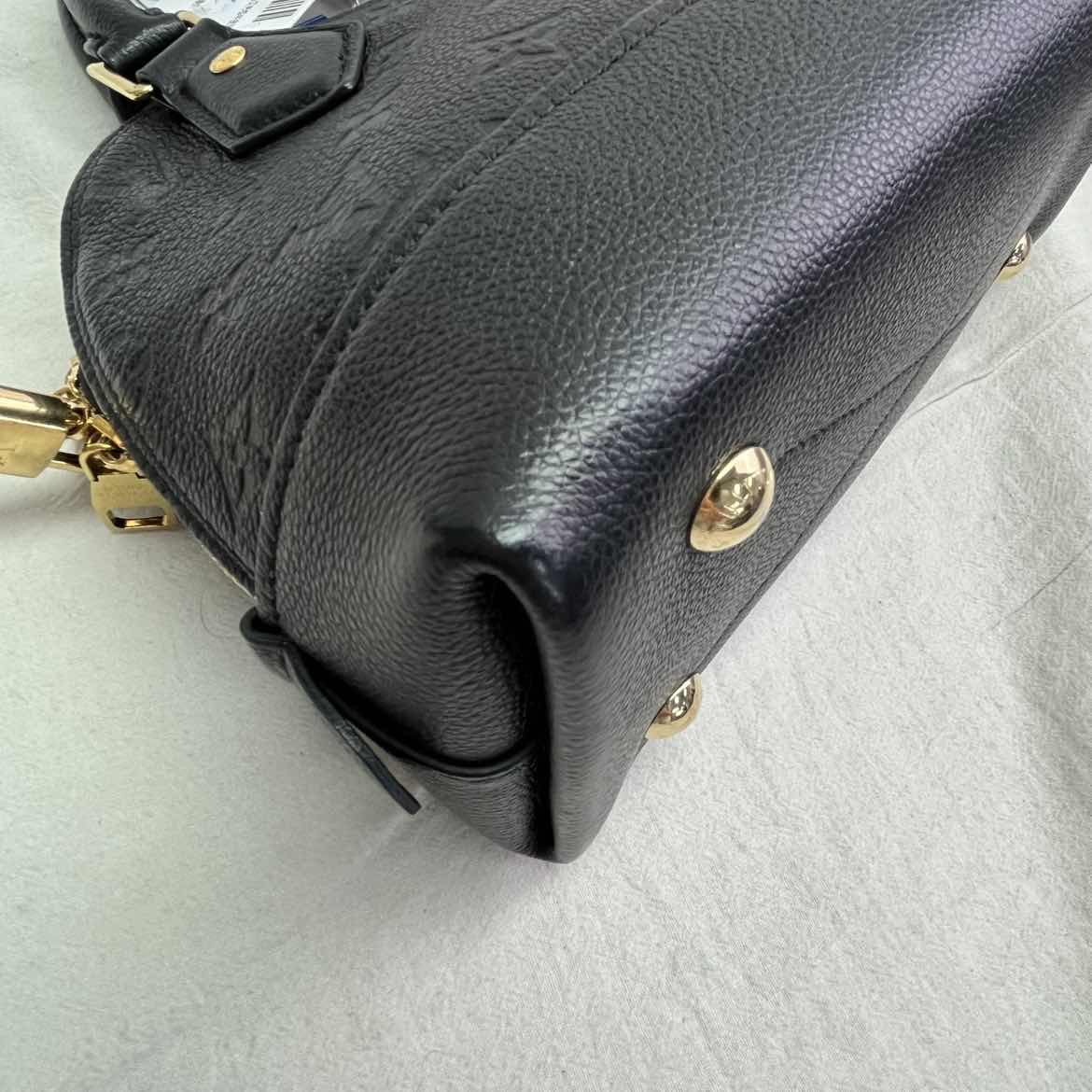 Pre-Owned Louis Vuitton Neo Alma Black Calfskin Leather Shoulder Bag T10350386