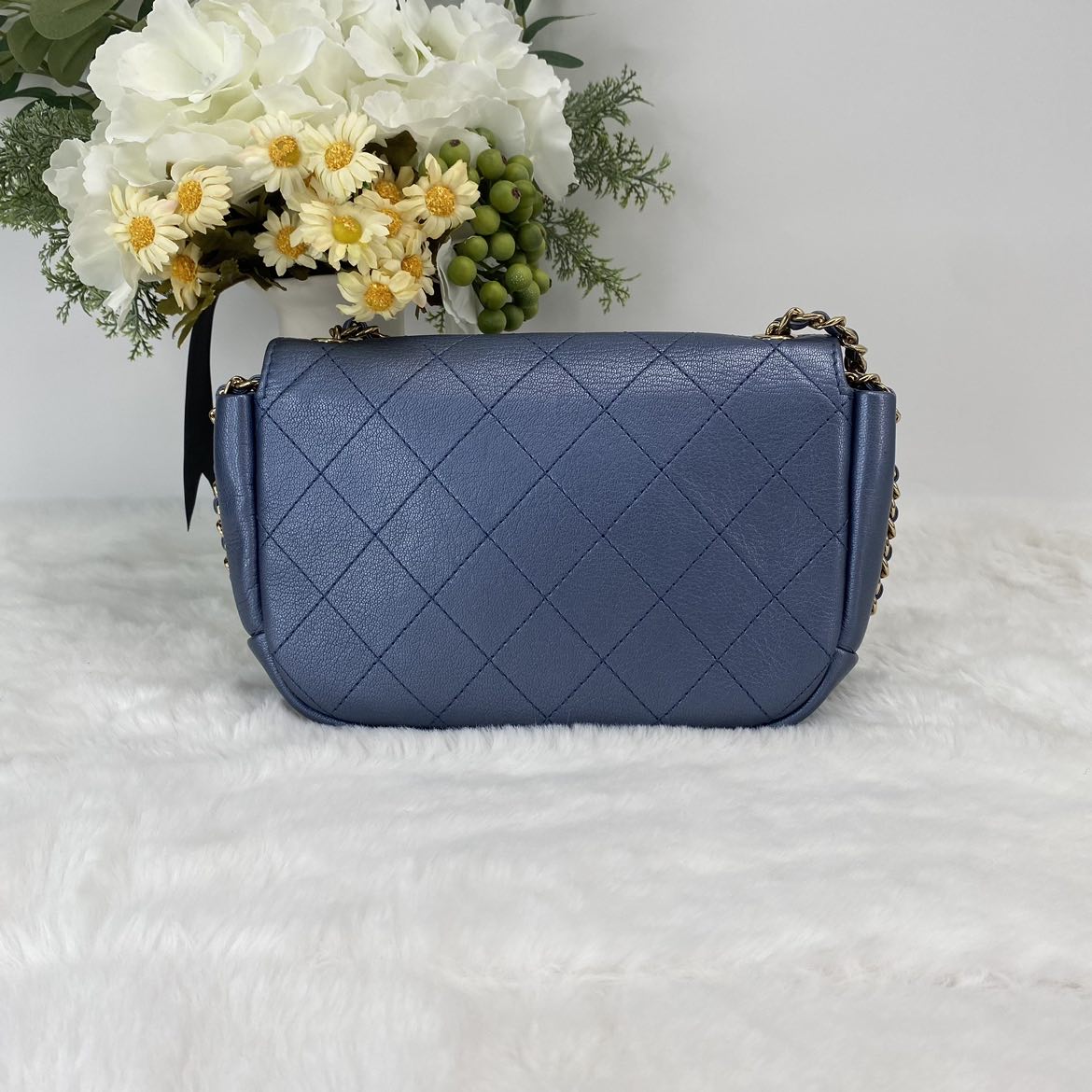 Pre-owned Chanel Blue Diamond Pattern Calfskin Crossbody Bag-HZ