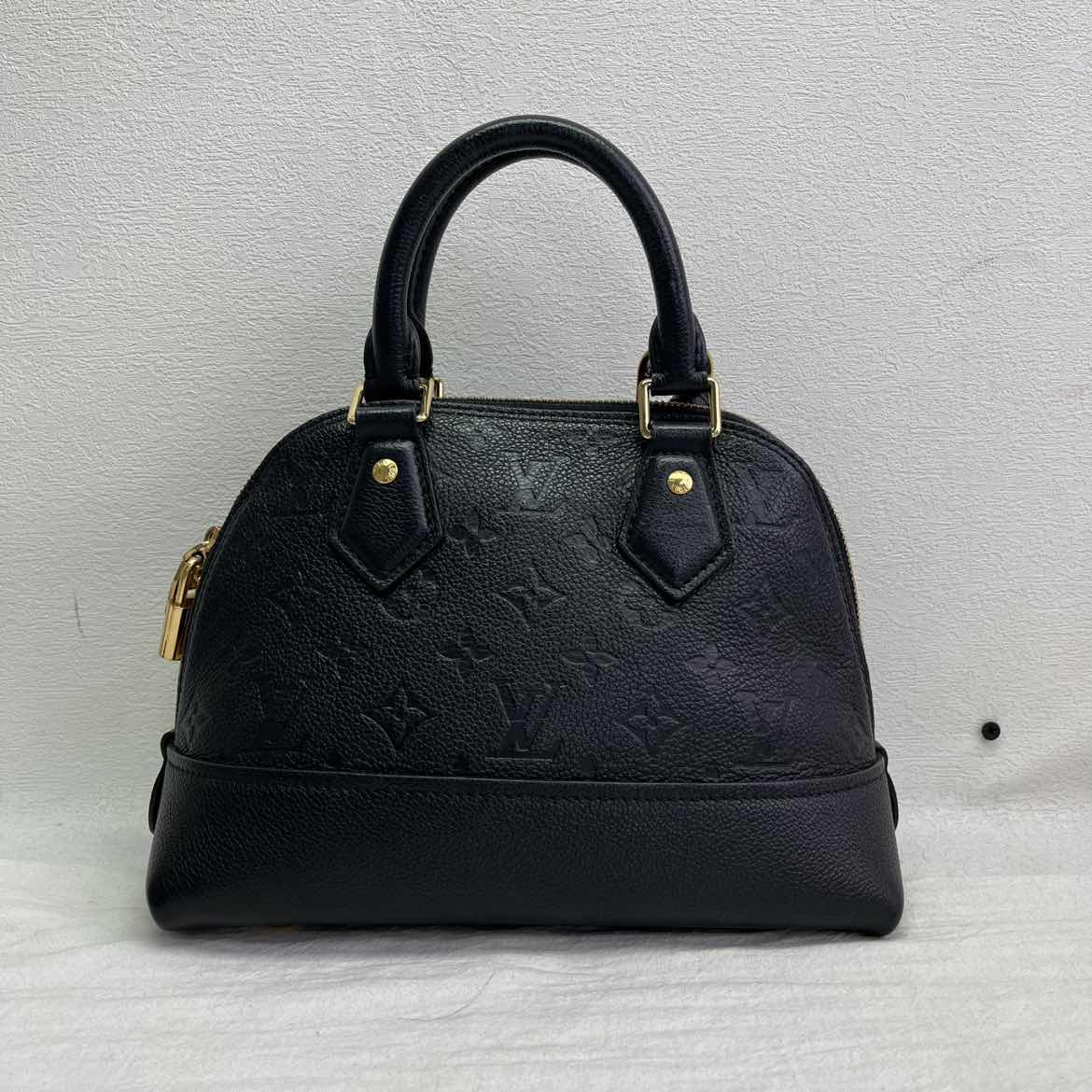 Pre-Owned Louis Vuitton Neo Alma Black Calfskin Leather Shoulder Bag T10350386